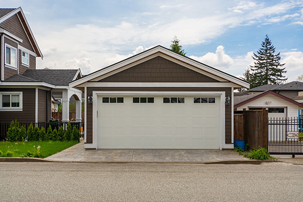 property value with a detached garage